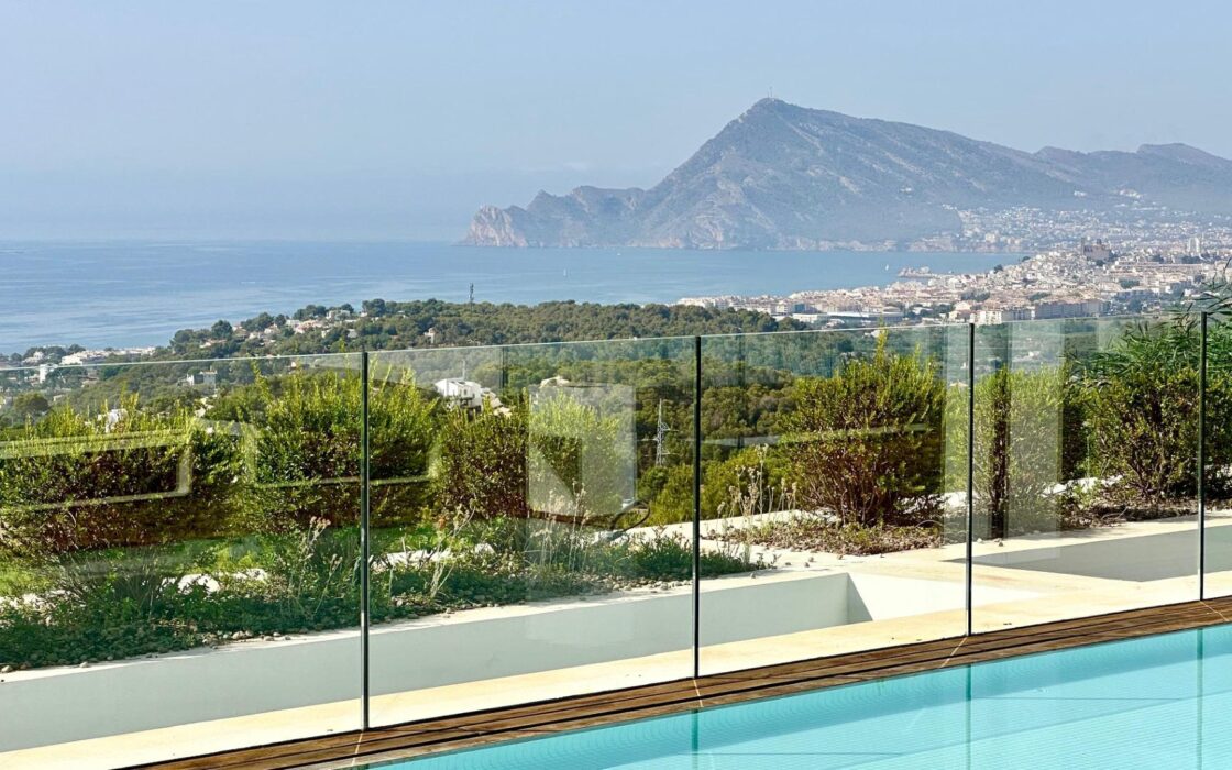 Розкішна вілла в Альтеа з терасою та панорамними видами