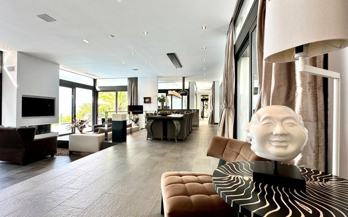 Розкішна вілла в Альтеа з терасою та панорамними видами