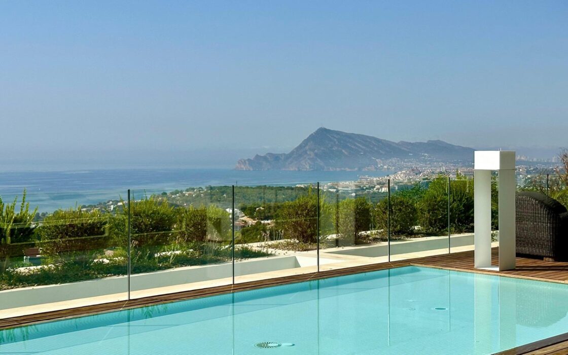 Розкішна вілла в Альтеа з терасою та панорамними видами