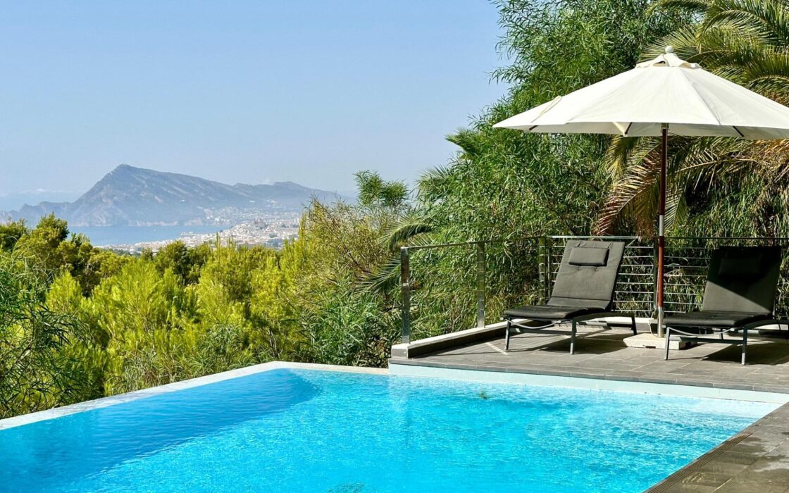 Розкішна вілла в Альтеа з терасою та панорамними видами