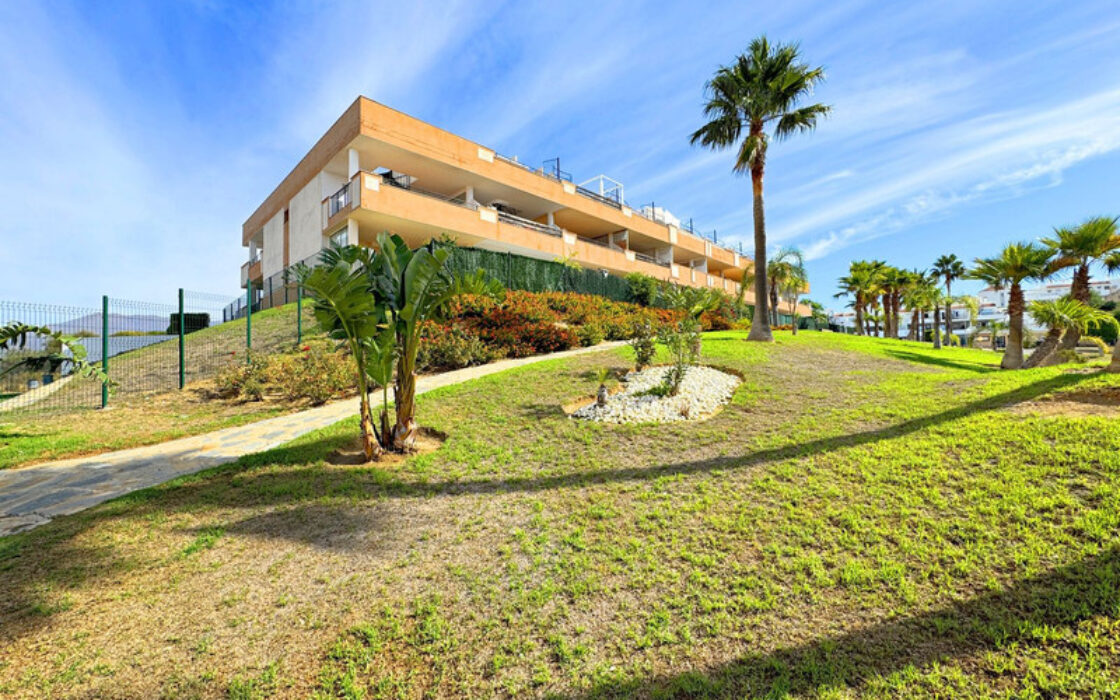 Квартира з терасою та видом на море в Касаресі 61 кв.м