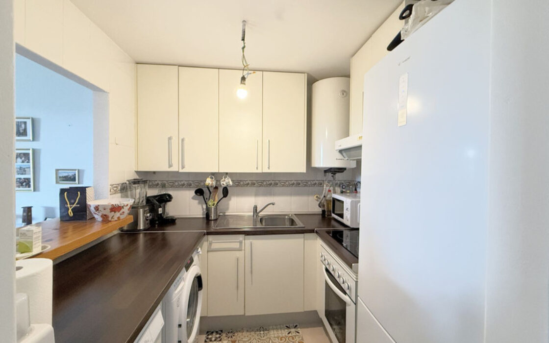 Квартира з терасою та видом на море в Касаресі 61 кв.м