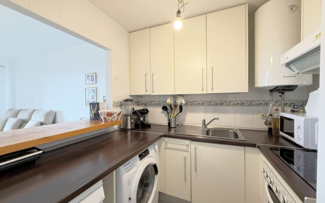 Квартира з терасою та видом на море в Касаресі 61 кв.м