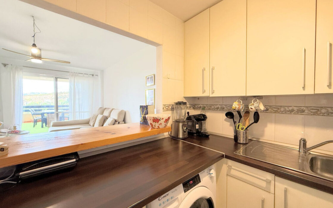 Квартира з терасою та видом на море в Касаресі 61 кв.м