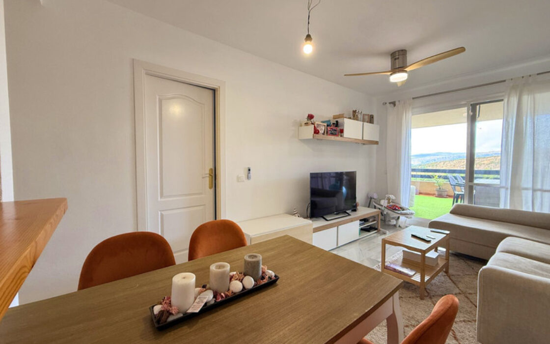 Квартира з терасою та видом на море в Касаресі 61 кв.м