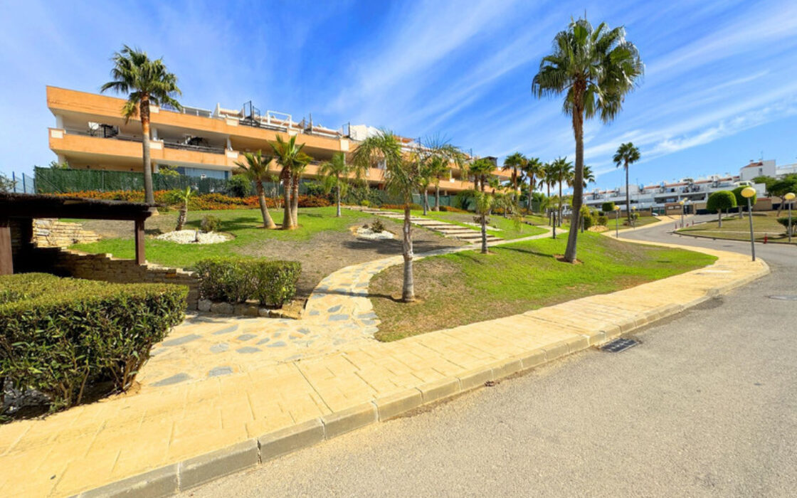 Квартира з терасою та видом на море в Касаресі 61 кв.м