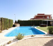 Будинок у Сьюдад Кесада 358 кв.м з терасою та барбекю