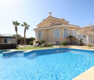 Будинок у Сьюдад Кесада 358 кв.м з терасою та барбекю