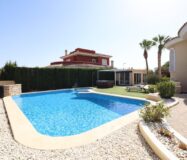 Будинок у Сьюдад Кесада 358 кв.м з терасою та барбекю