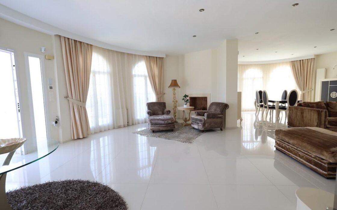 Будинок у Сьюдад Кесада 358 кв.м з терасою та барбекю