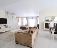 Будинок у Сьюдад Кесада 358 кв.м з терасою та барбекю