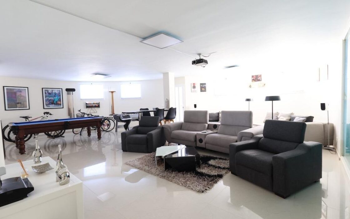 Будинок у Сьюдад Кесада 358 кв.м з терасою та барбекю