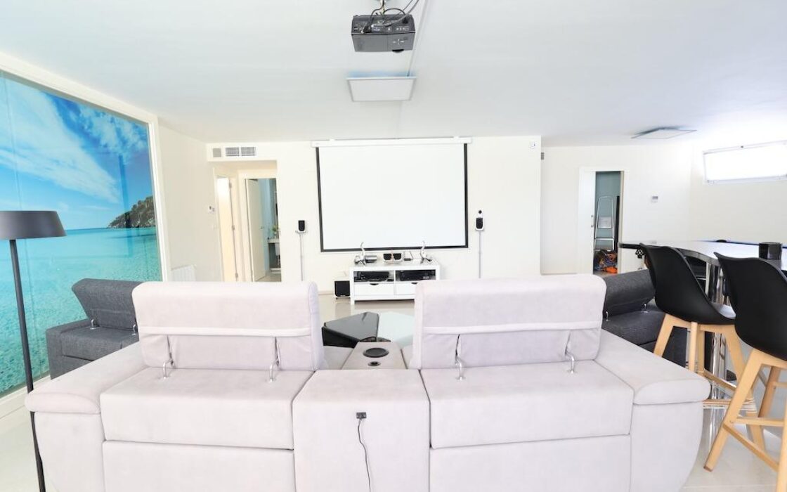 Будинок у Сьюдад Кесада 358 кв.м з терасою та барбекю