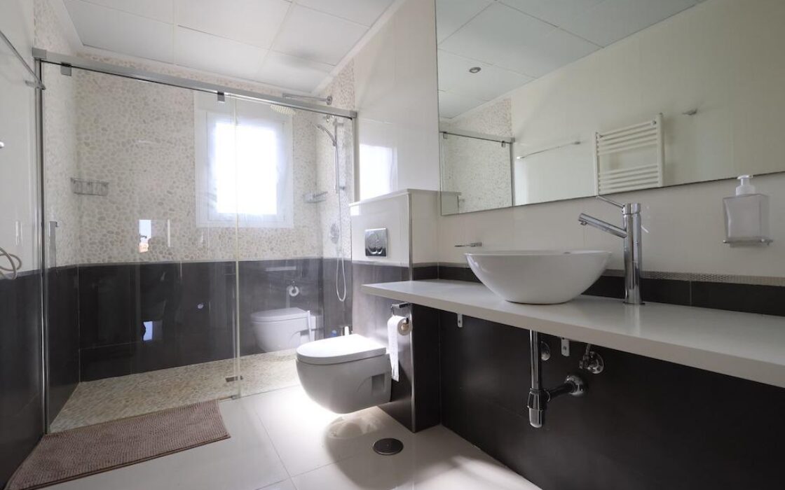 Будинок у Сьюдад Кесада 358 кв.м з терасою та барбекю