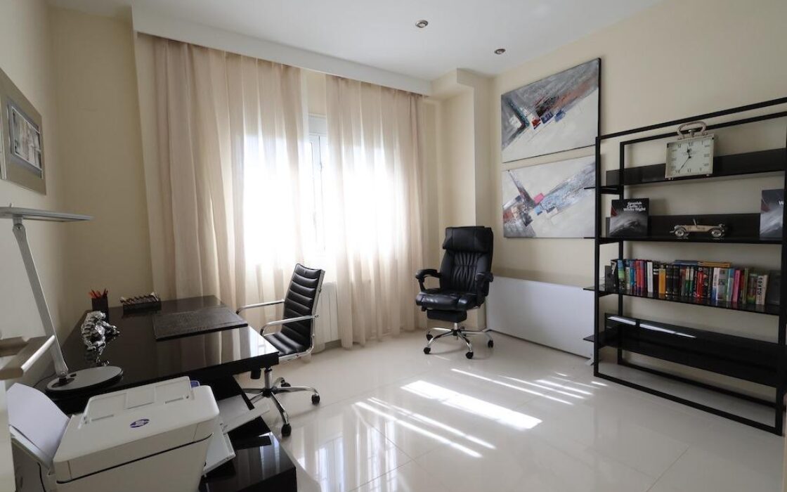 Будинок у Сьюдад Кесада 358 кв.м з терасою та барбекю