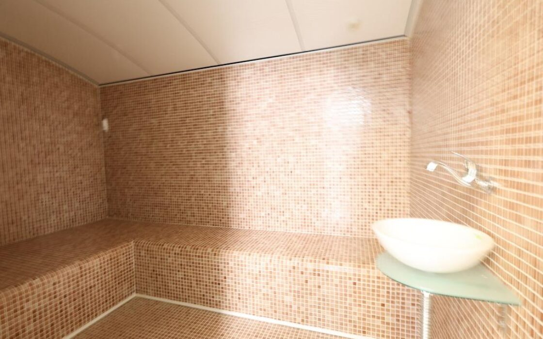 Будинок у Сьюдад Кесада 358 кв.м з терасою та барбекю