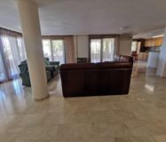 Простора квартира в Альтеа Хіллс з терасою та видом на море