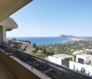Простора квартира в Альтеа Хіллс з терасою та видом на море