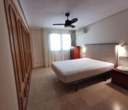 Простора квартира в Альтеа Хіллс з терасою та видом на море