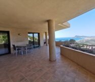 Простора квартира в Альтеа Хіллс з терасою та видом на море