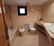 Простора квартира в Альтеа Хіллс з терасою та видом на море