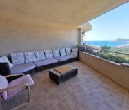 Простора квартира в Альтеа Хіллс з терасою та видом на море