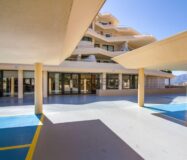 Простора квартира в Альтеа Хіллс з терасою та видом на море