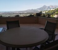 Простора квартира в Альтеа Хіллс з терасою та видом на море