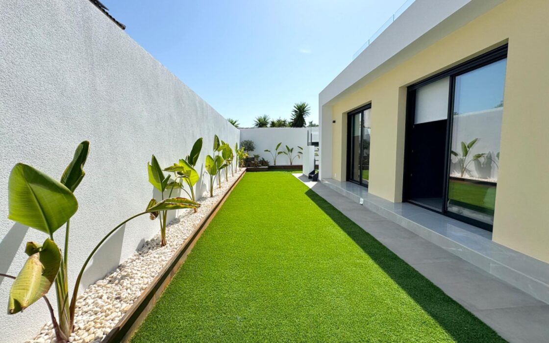 Вилла в Торревьехе 125 кв.м с террасой у моря