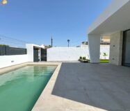 Вилла в Торревьехе 125 кв.м с террасой у моря