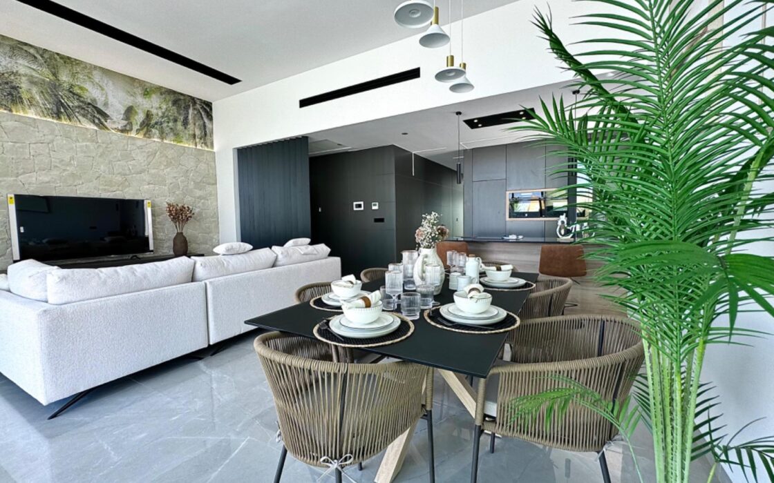 Вилла в Торревьехе 125 кв.м с террасой у моря