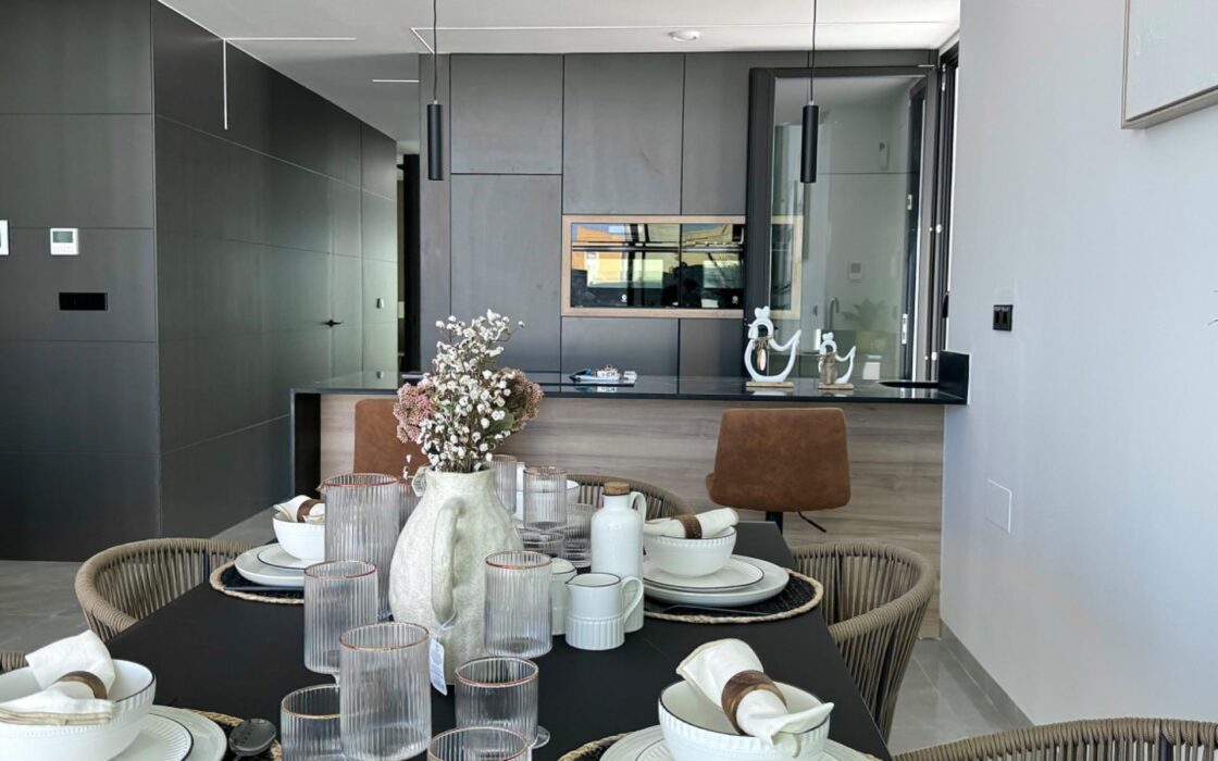 Вилла в Торревьехе 125 кв.м с террасой у моря