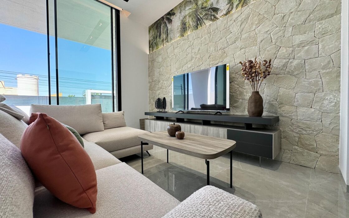 Вилла в Торревьехе 125 кв.м с террасой у моря