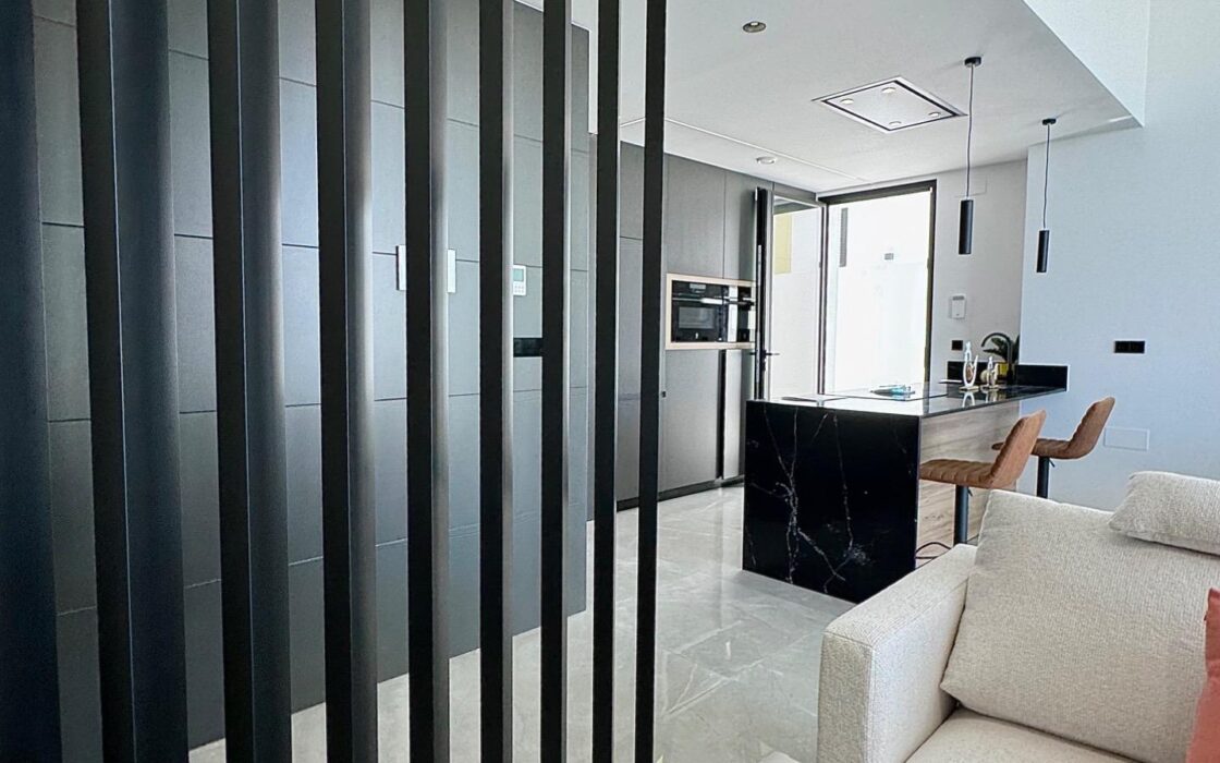 Вилла в Торревьехе 125 кв.м с террасой у моря