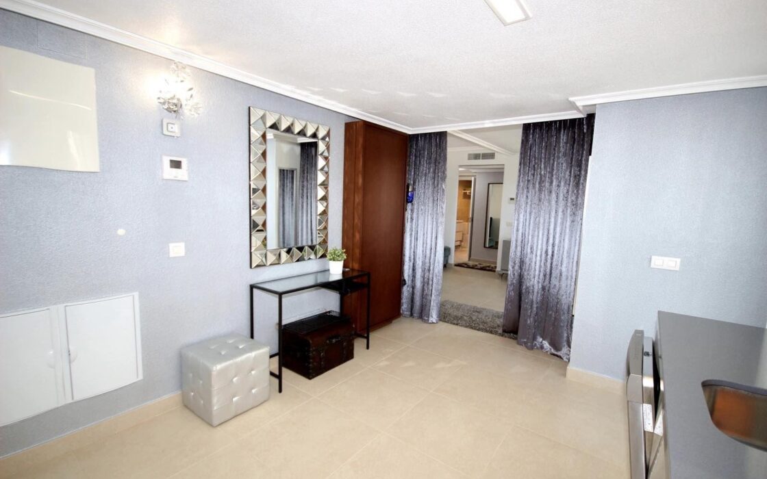 Апартаменты с террасой в Торревьехе 154 кв.м у моря