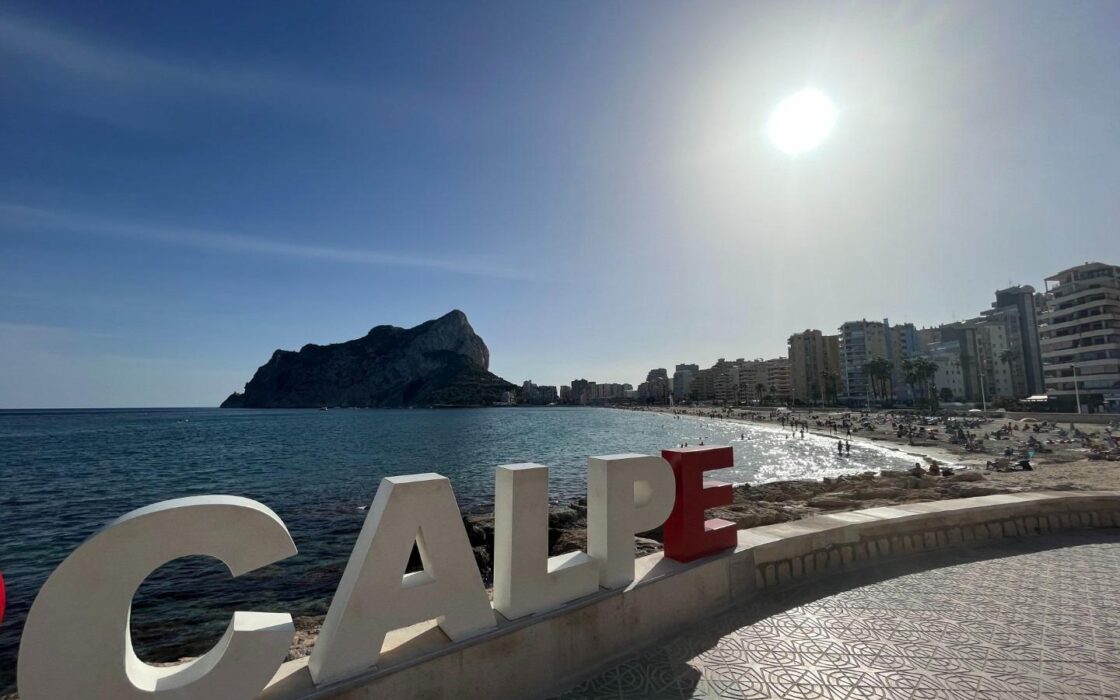 Новые квартиры в Кальпе с видом на море у пляжа