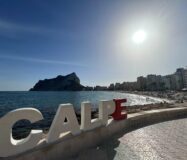 Новые квартиры в Кальпе с видом на море у пляжа