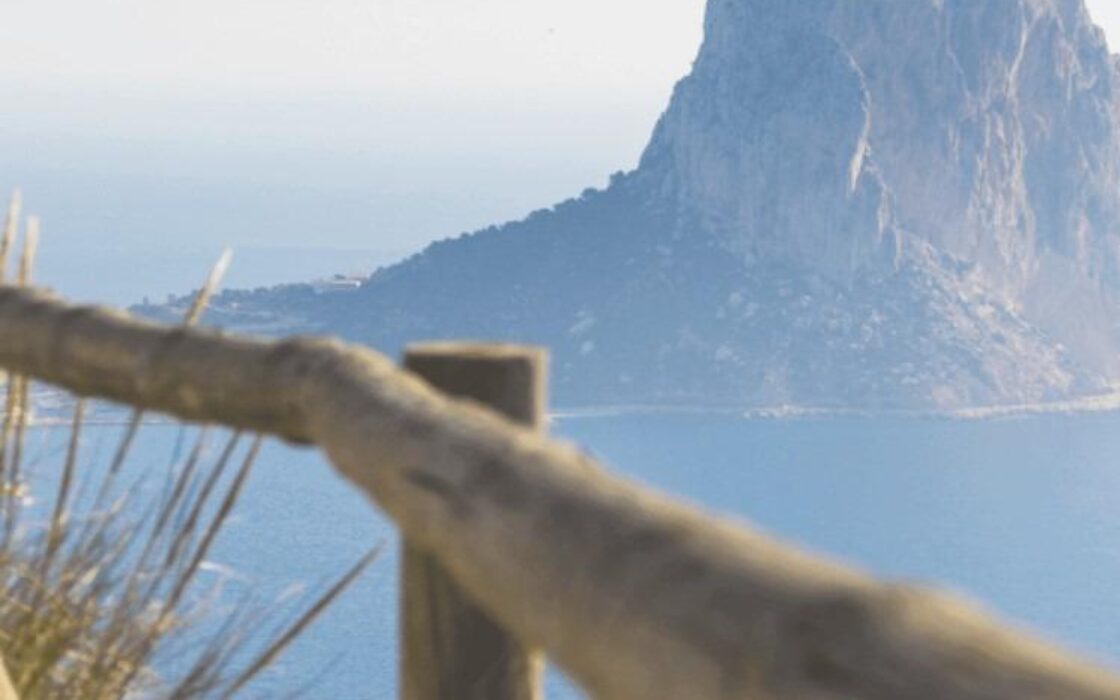 Новые квартиры в Кальпе с видом на море у пляжа