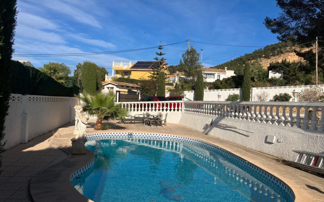 Вілла в Альбірі з терасою та панорамним видом 380 кв.м