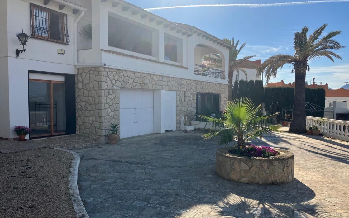 Вілла в Альбірі з терасою та панорамним видом 380 кв.м