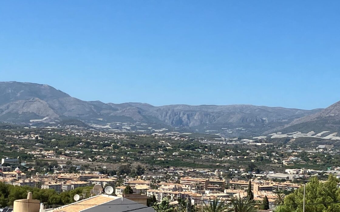 Вілла в Альбірі з терасою та панорамним видом 380 кв.м