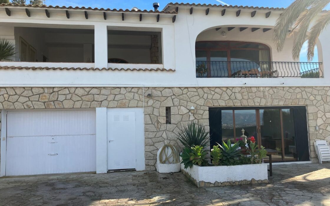 Вілла в Альбірі з терасою та панорамним видом 380 кв.м