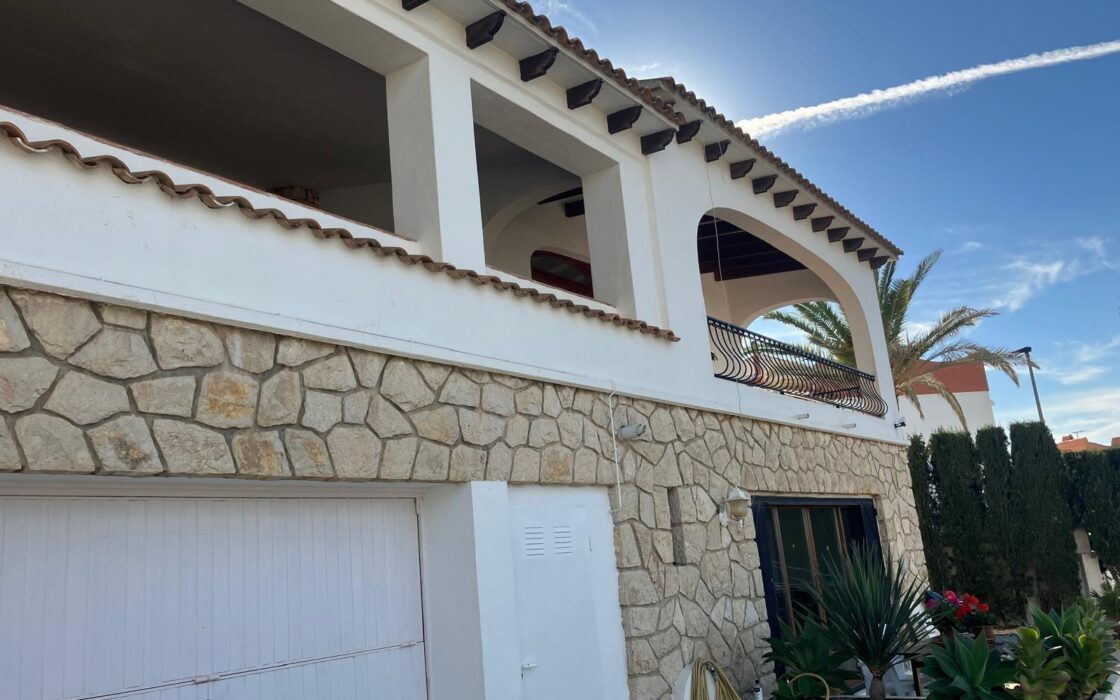 Вілла в Альбірі з терасою та панорамним видом 380 кв.м