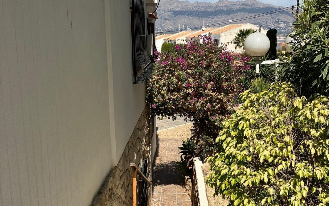 Вілла в Альбірі з терасою та панорамним видом 380 кв.м