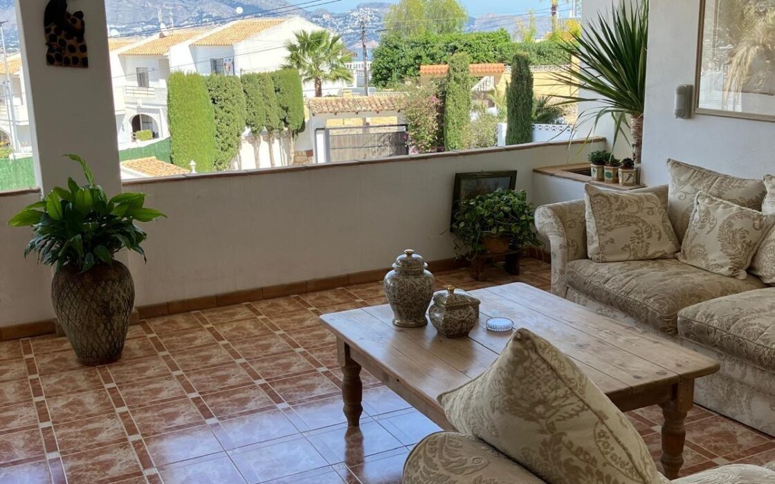 Вілла в Альбірі з терасою та панорамним видом 380 кв.м