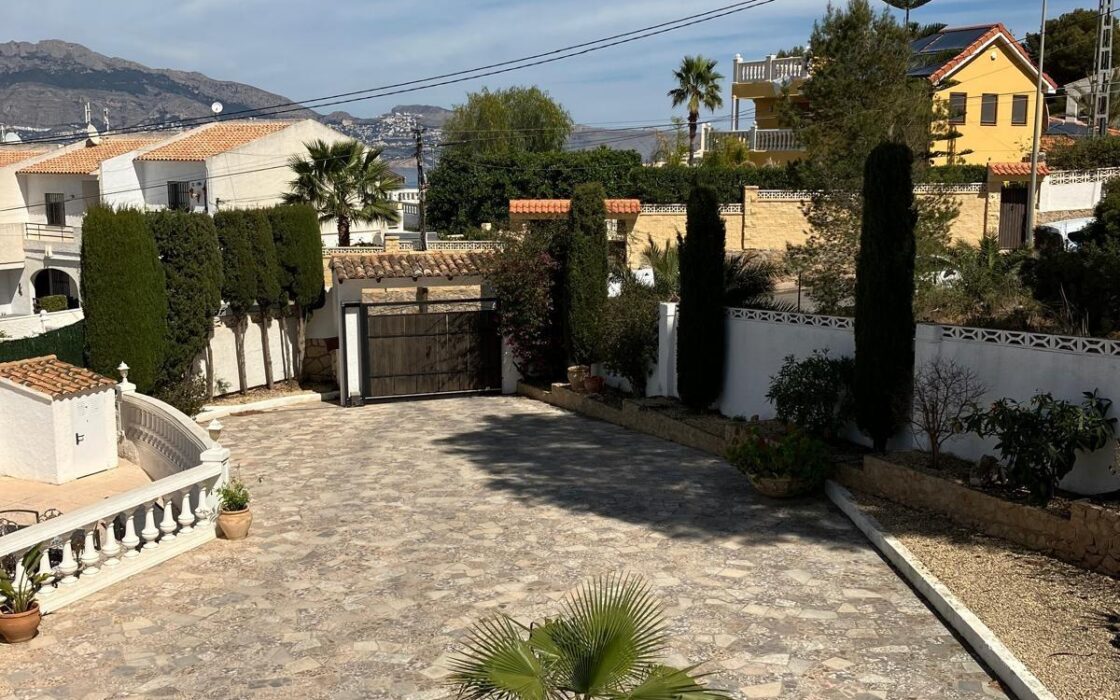 Вілла в Альбірі з терасою та панорамним видом 380 кв.м