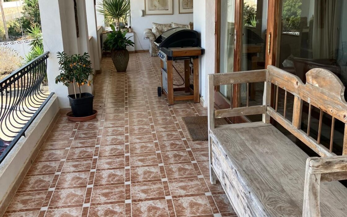 Вілла в Альбірі з терасою та панорамним видом 380 кв.м