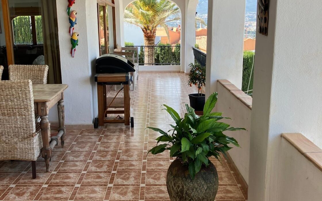 Вілла в Альбірі з терасою та панорамним видом 380 кв.м