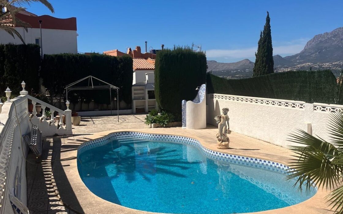 Вілла в Альбірі з терасою та панорамним видом 380 кв.м