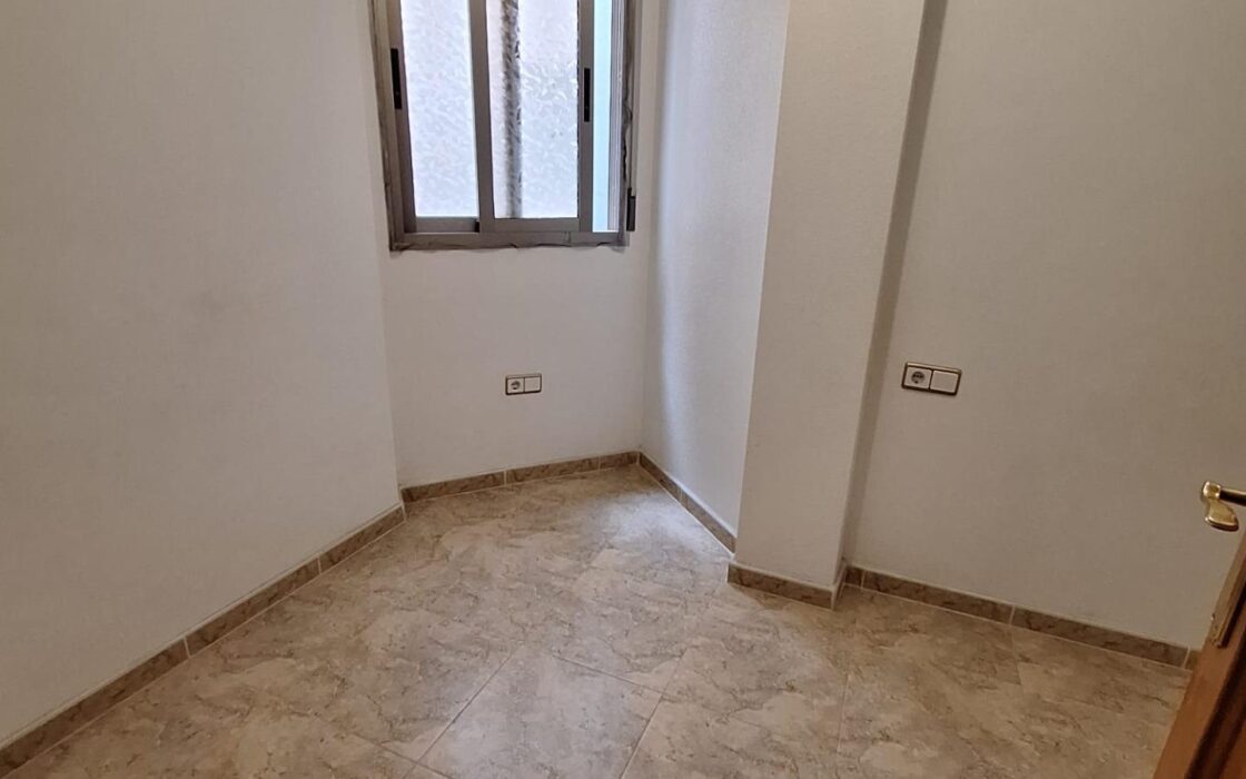 Апартаменты 74 кв.м с террасой в Торревьехе у моря